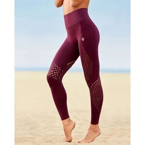 EUC Oceans Apart California Sport Leggings Yoga Pants Burgundy - Medium